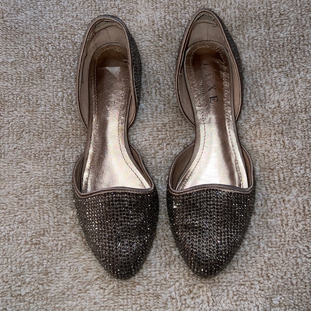 LUXE Platinum rhinestone flats. SZ 6,5